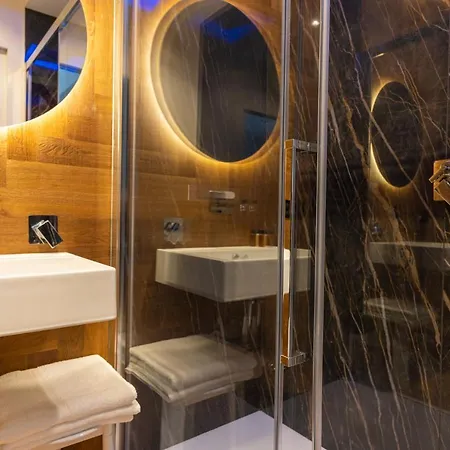 B&z Luxury 4*